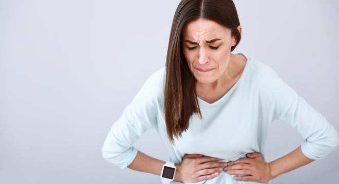 Szívinfarktus tünetei nőknél: erre a 6 jelre figyeljen - a gyomorfájás az egyik