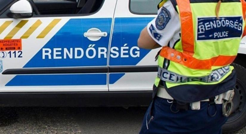 Húsz migráns sérült meg egy rendőrautó elől száguldva menekülő furgonban Üllőnél