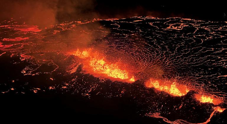 Ámulatba ejtő videón nézhető az izlandi vulkánkitörés