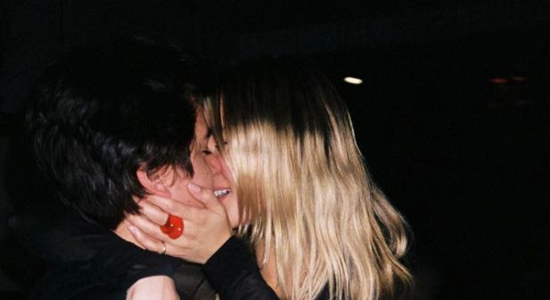 Közös fotókkal ünnepelte Cole Sprouse barátnője, hogy 30 éves lett a színész