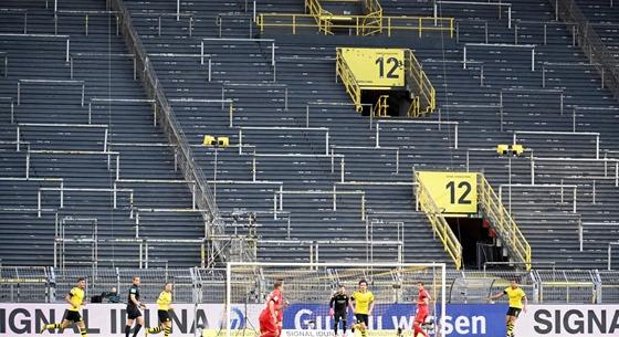 Családon belüli erőszakkal vádolják a Dortmund védőjét