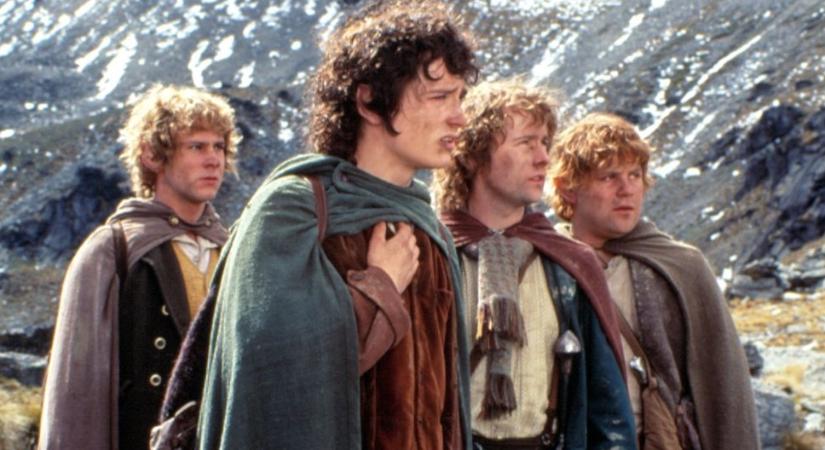 Döbbenetes nosztalgia: A Gyűrűk Ura-trilógia 4 hobbitja 21 év után összeállt egy közös fotóra, így változtak meg a Megye nagymenői