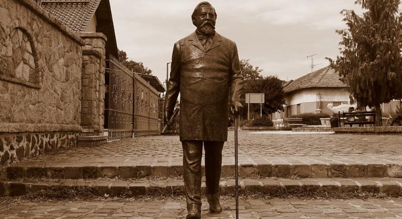 Ybl Miklós szobor