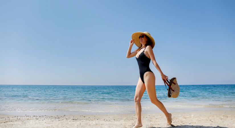 A francia nők a strandon is stílusosak: ezek a sikkes fürdőruhák a kedvenceik