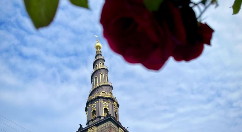 Dánia lenyűgöző külső csigalépcsős temploma