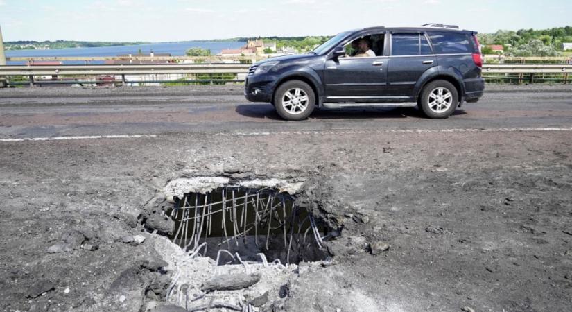 Ukránok mértek csapást az Antonivszkij hídra az oroszok szerint