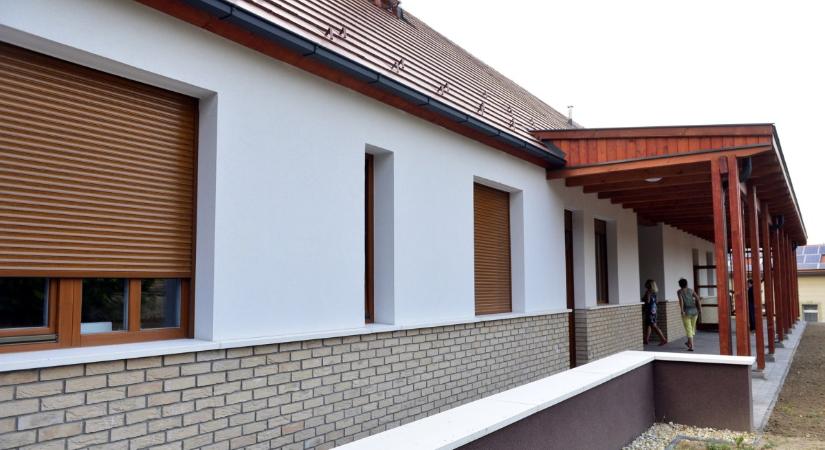 Katolikus közösségi házat avattak Dorogon