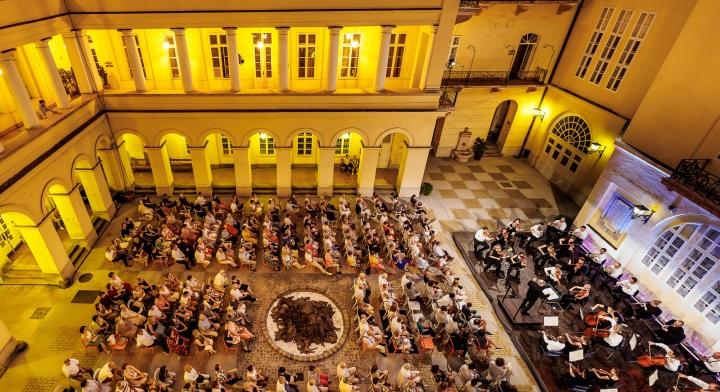 Ingyenes koncertsorozatot indít a Concerto Budapest a Balatonnál Mozart Planet címmel