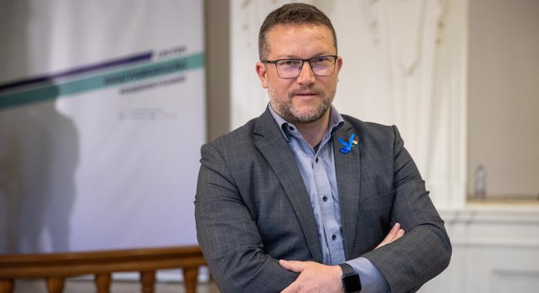 Ujhelyi István visszavonja népszavazási kezdeményezését