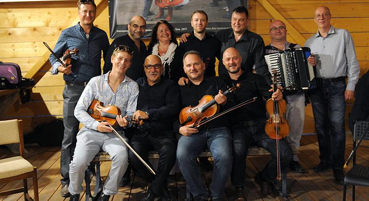 A 30 éves Üsztürü zenekar koncertjével zárult az idei KŐFESZT