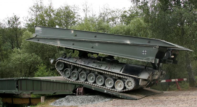 12 Brückenlegepanzert kap Ukrajna a németektől