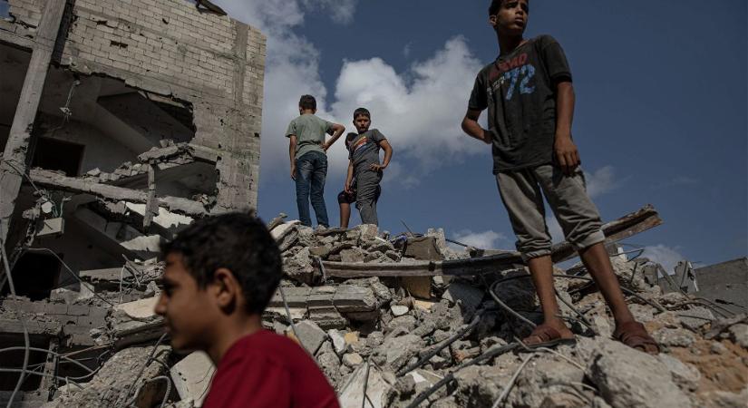 Izrael lakóövezetekre mért légicsapásokat, egy lakóházat a földdel tettek egyenlővé (videó)