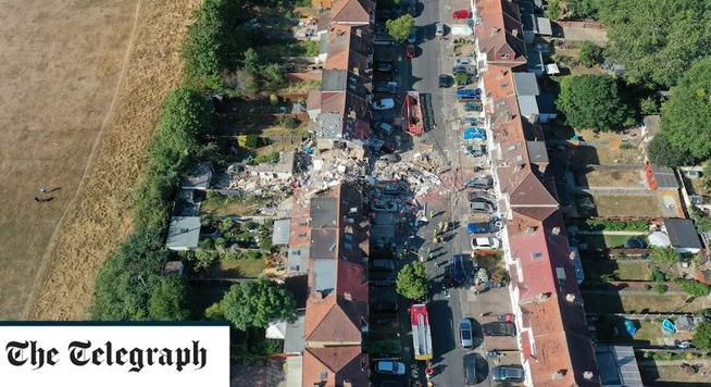 Felrobbant és összeomlott egy ház Londonban