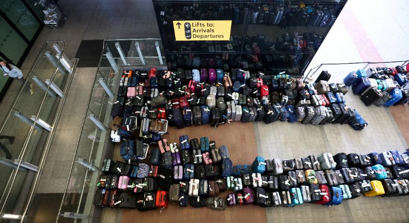 Egy ausztrál légitársaságnál már a felsővezetők is pakolják a poggyászt