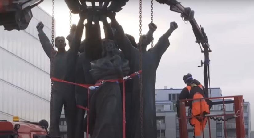 Lebontották a világbéke a Szovjetunió által Helsinkinek ajándékozott szobrát