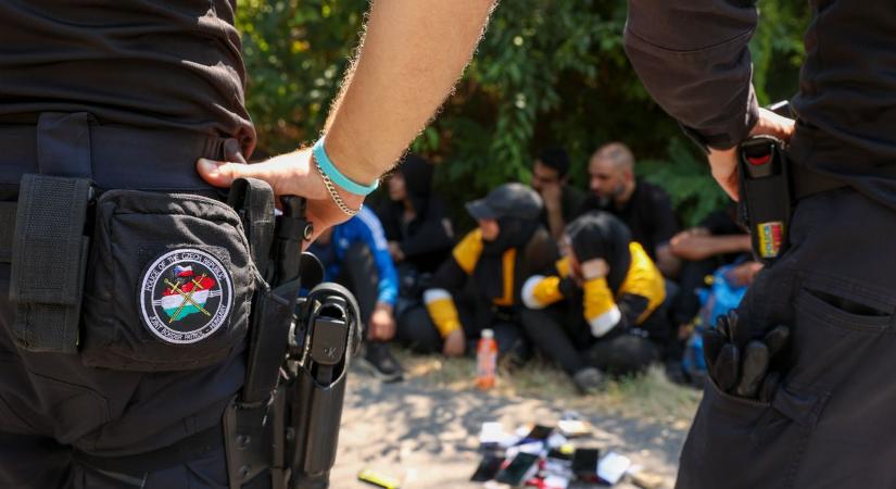 Futva próbáltak menekülni a rendőrök elől a migránsok