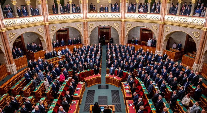 Rendkívül bizalmatlanok a magyarok a politikusokkal szemben