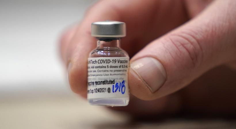 Már októberben elkezdődhet az omikron variáns elleni Pfizer-vakcinák szállítása