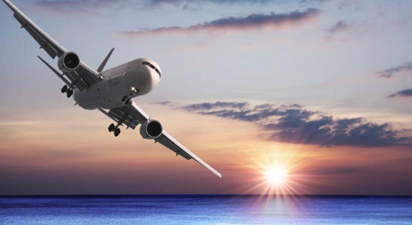 Hatalmas káosz: repülőgépjáratok újabb százait törölték viharok miatt