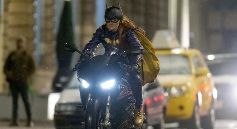 Egy kis kárpótlás a Batgirl elkaszálása után: Több mint 10 percnyi, forgatáson készült felvétel került fel a netre