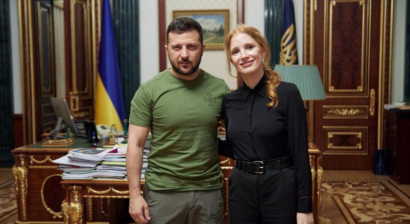 Oscar-díjas színésznő látogatta meg Zelenszkijt Kijevben