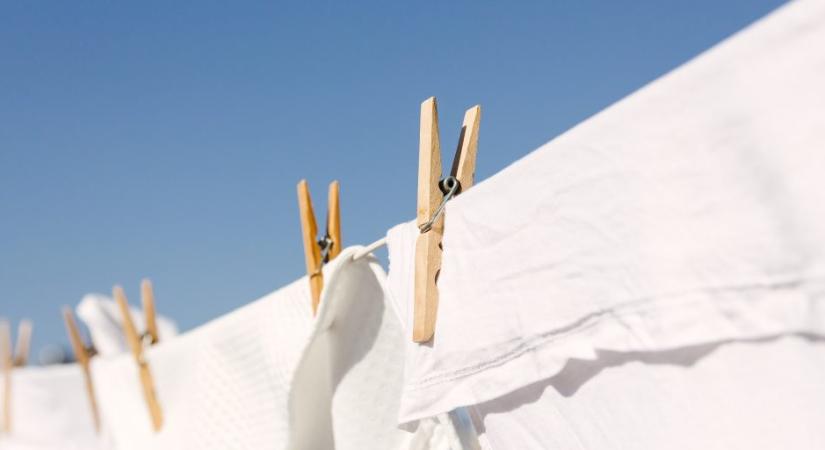 Így mosd ki a fehér ruhákat, hogy tiszták legyenek, de mégse szürküljenek be