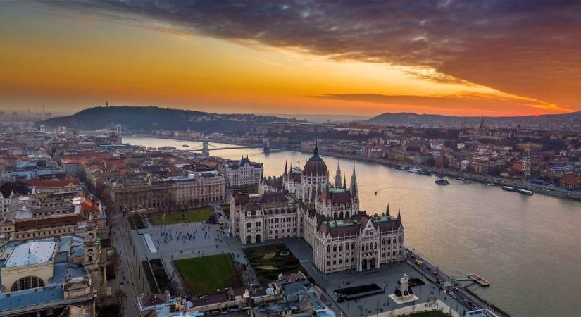 Három Országház is áll a budapesti Kossuth téren, de sokan csak az egyiket ismerik – vagy ez csupán városi legenda?