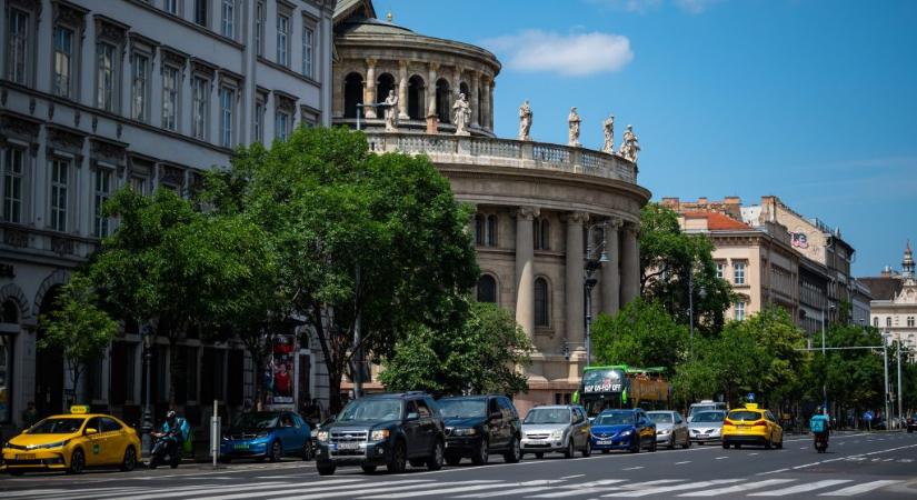 Angolul és oroszul is lehet majd jogosítványt szerezni Magyarországon
