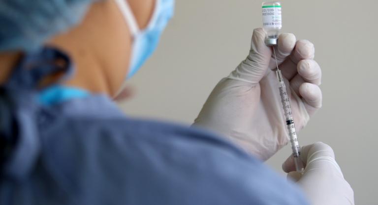 A kínai vakcinával oltottak közül haltak meg a legtöbben a kapott oltások arányában