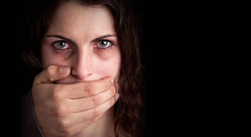 Csoportos szexet utasított vissza egy nő, ezért megverték