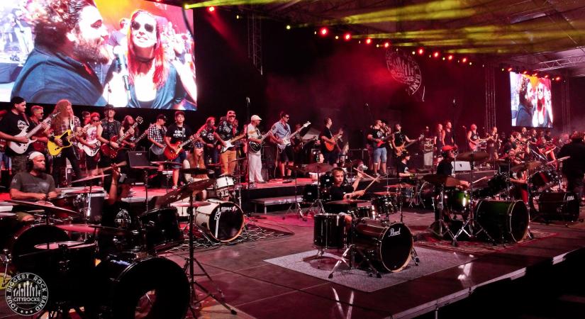 150 zenész egy színpadon több ezer néző előtt – soha nem látott bulinak adott otthont Magyarország