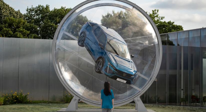Üveggömbbe zárták a Peugeot nemrég bemutatott fastbackjét