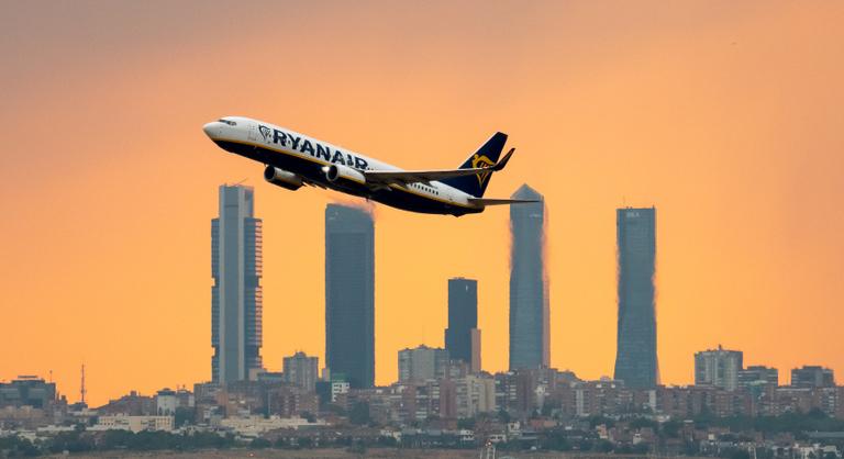 Sztrájkolnak a Ryanair légiutas-kísérői, ami másfél millió utasnak okozhat káoszt