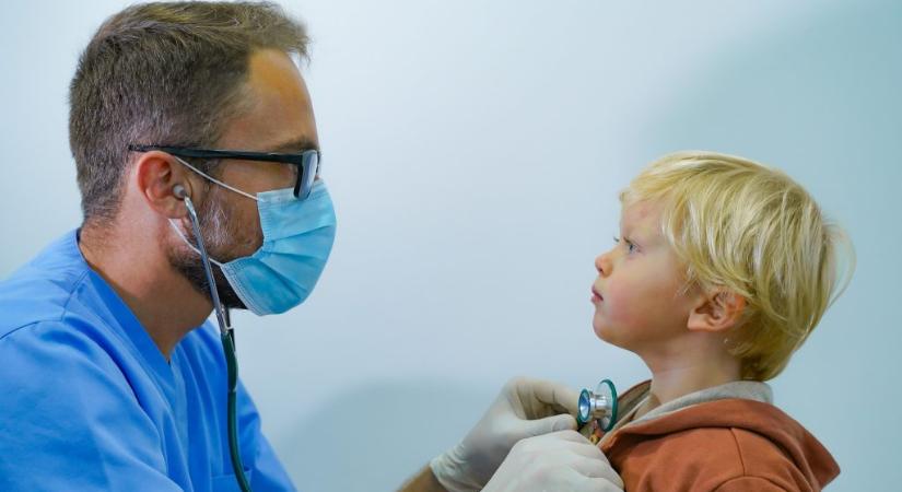 22 koronavírusos gyereket ápolnak kórházban Magyarországon