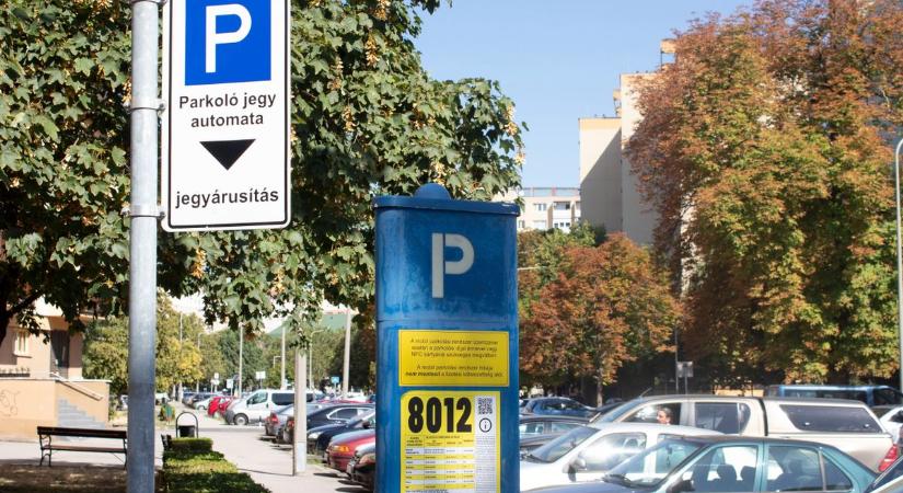 Lábbuszra fel! – megérkezett az új parkolási szabályzat Fehérvárra