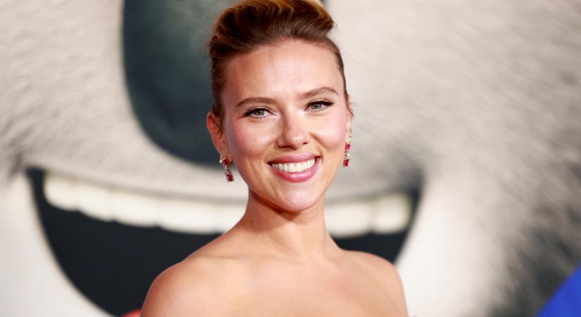 Scarlett Johansson kivételesen bikiniben mutatta meg magát