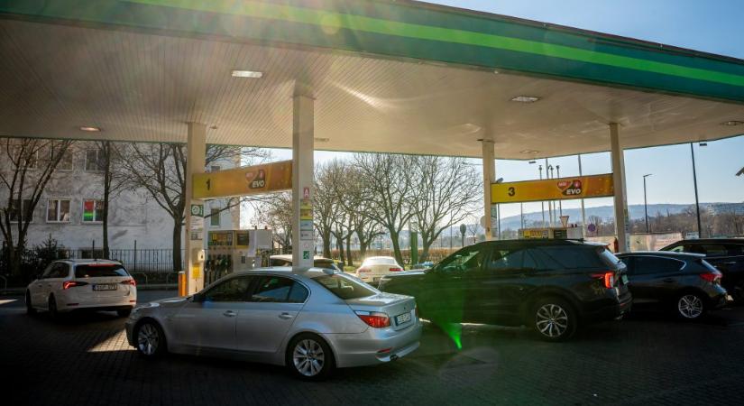 Péntektől csökken a 95-ös benzin ára