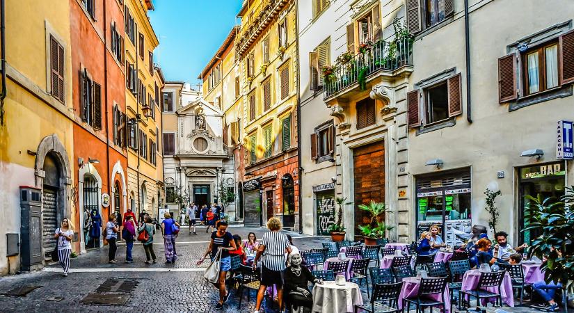 Durva büntetést kapnak a klimatizált üzletek, ha nyitva hagyják az ajtót – Spórolni kezd Itália