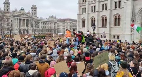 Szeptember 2-án "tanévnyitó tüntetés" lesz Budapesten, ráadásul diákok szervezik