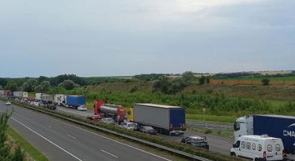 Kamionos baleset lassítja a forgalmat az M7 autópályán