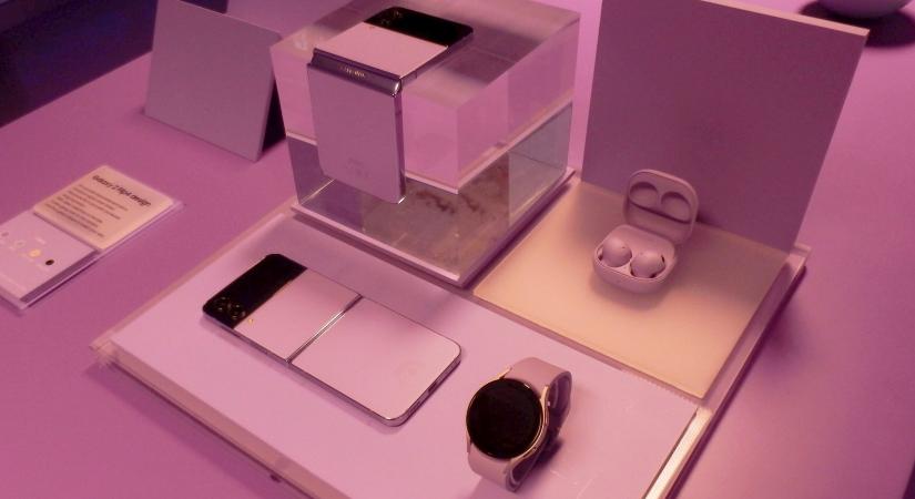 Leleplezte új csúcsmobiljait a Samsung, itt vannak a futurisztikus, hajtogatható telefonok
