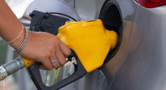 Csökkent a benzin ára, de még így is horribilis összegbe kerül