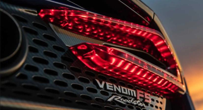 Roadster verziót kap a Hennessey Venom F5