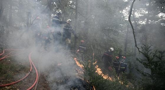 Szikrázó traktor okozott tűzvészt Franciaországban