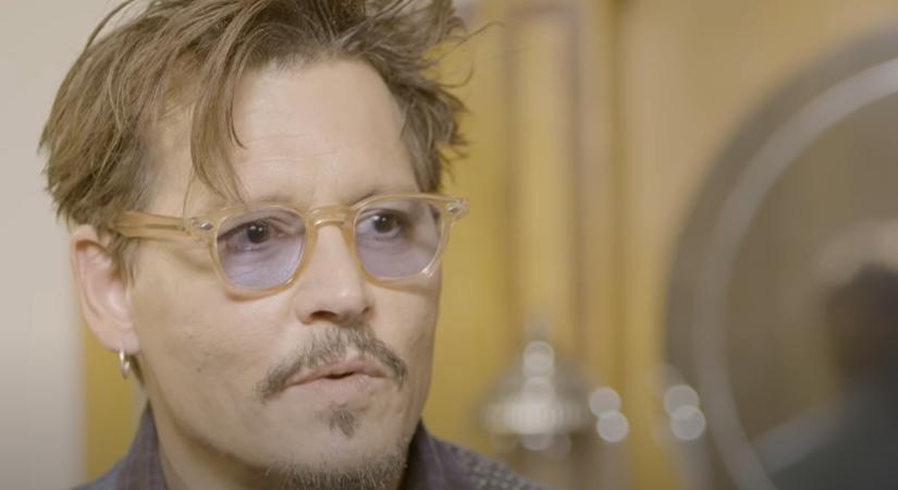 Johnny Depp mint XV. Lajos: Itt az első hivatalos fotó a színész új filmjéhez (kép)