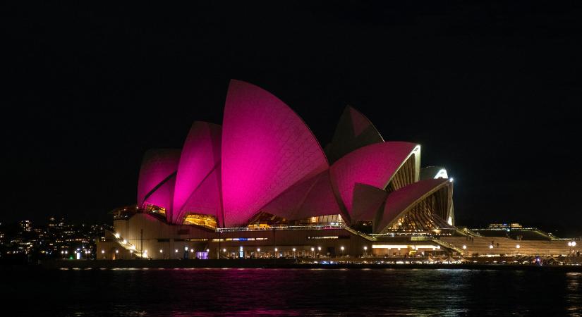 Fél Ausztrália rózsaszínbe borult Olivia Newton-John emlékére