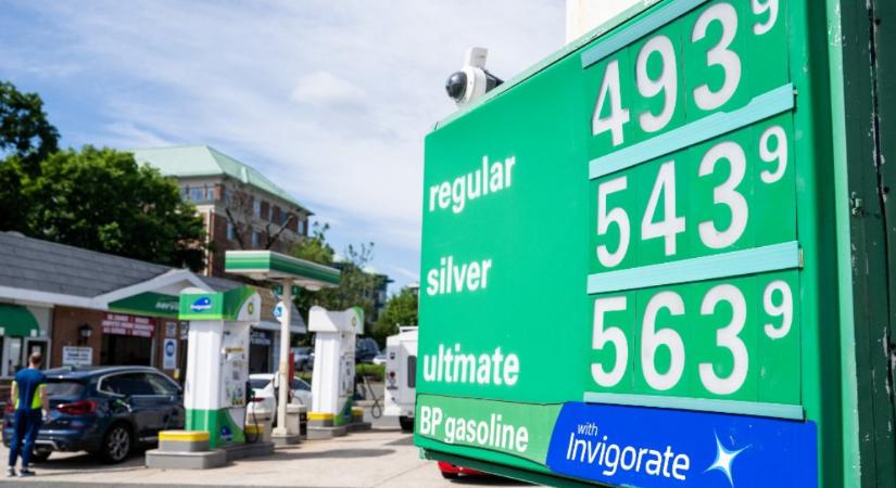 Az USA-ban 57 napja folyamatosan csökken a benzin ára
