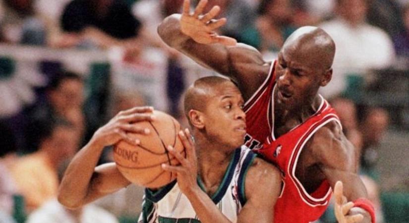 Elárverezik Michael Jordan utolsó chicagói mezét