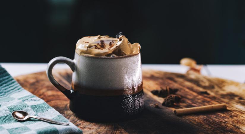 A legrémesebb, hűs olasz kávéhoz porcukor és egy habverő kell: crema al caffé