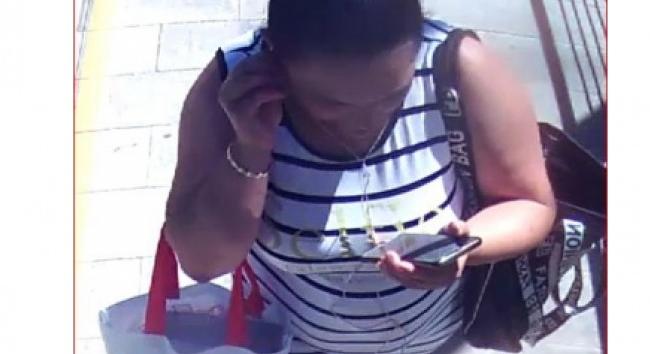 Pénztárcát lopott a nő; a miskolci rendőrök keresik